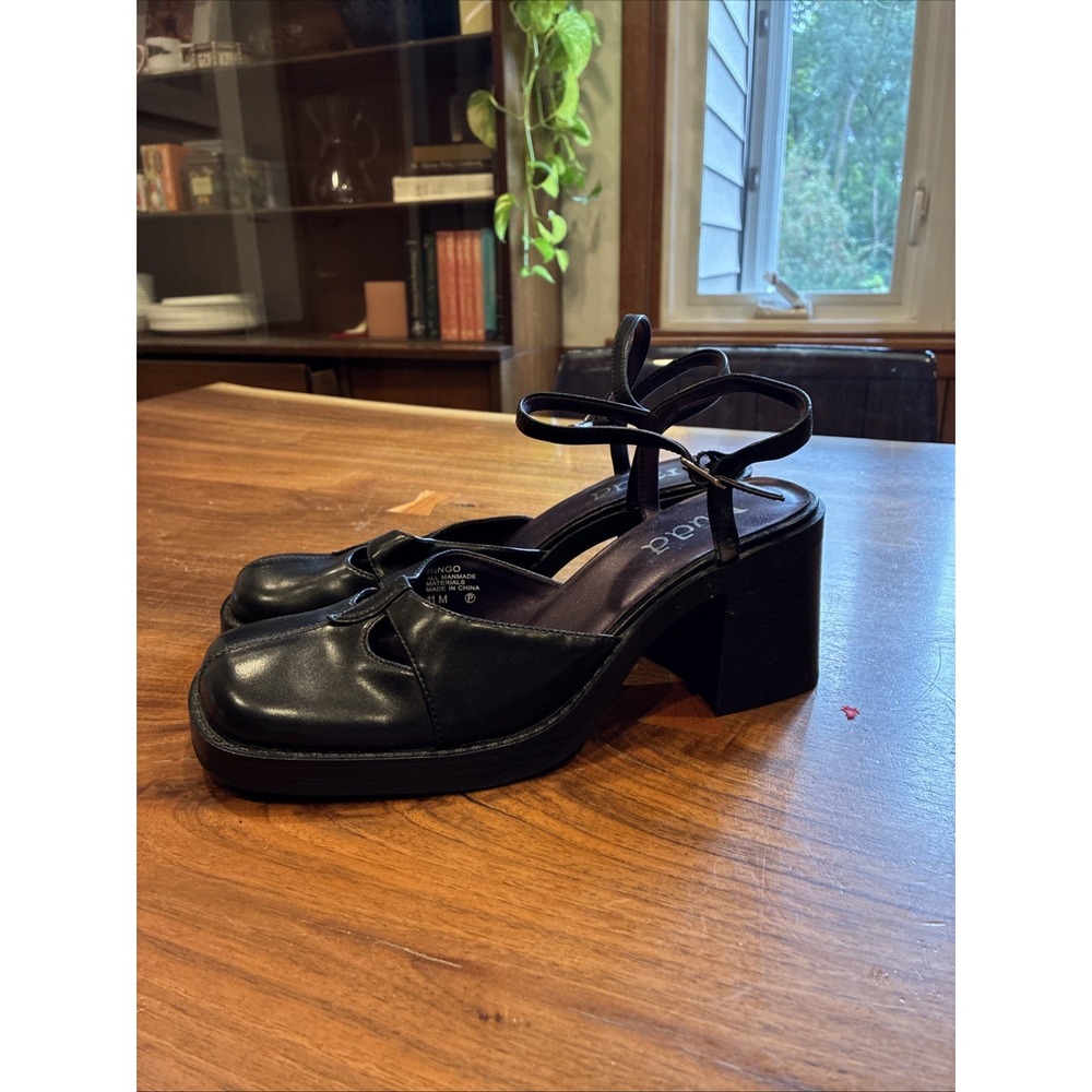 Vintage Mudd Y2K Women's Size 11 Chunky Heel Mary Jane Black Shoes.